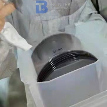 दीया 6 '' 8 '' लिथियम निओबेट वेफर ऑप्टिकल ग्रेड 350um 500um देखा